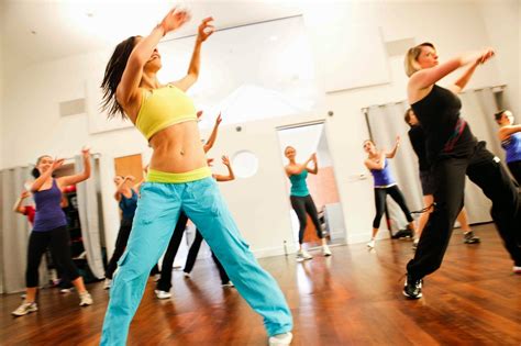 Baila Baila Zumba Fitness: Zumba Primeros Pasos Merengue | Exercise to ...