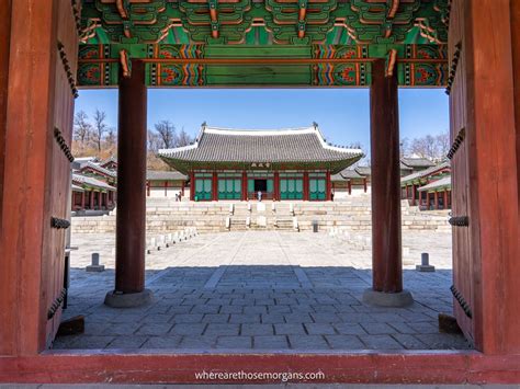 5 Best Palaces In Seoul, South Korea (with Pros + Cons)