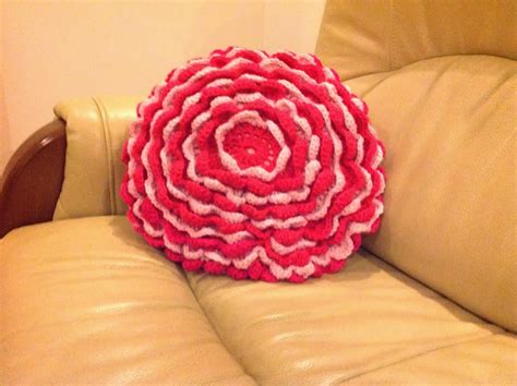 Flower crochet pillow |Keeping it Real