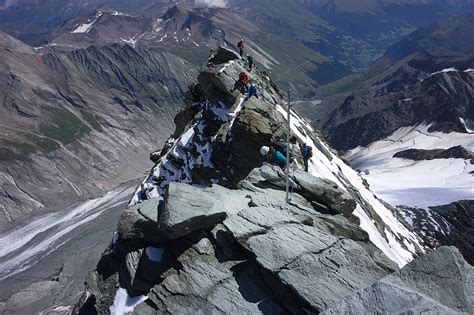 Grossglockner ascent by the normal route. 2-day trip. Certified leader