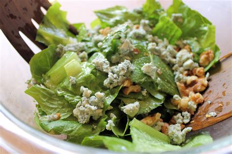 Romaine Lettuce Salad with Roasted Walnuts and Blue Cheese - SAVOIR ...