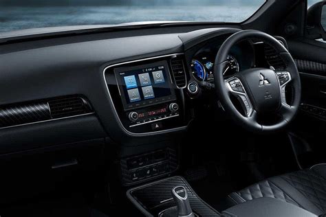 Gambar Mitsubishi Outlander PHEV - Lihat Foto Interior & Eksterior | Oto