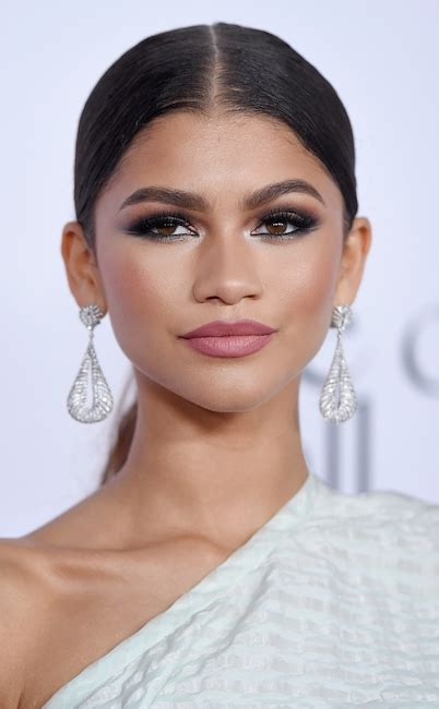 7 Beauty Lessons We've Learned From Zendaya's Eyebrows | E! News