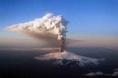 Etna’s volcanic ashes and extreme cold boost life in the abyssal depths of the Mediterranean ...