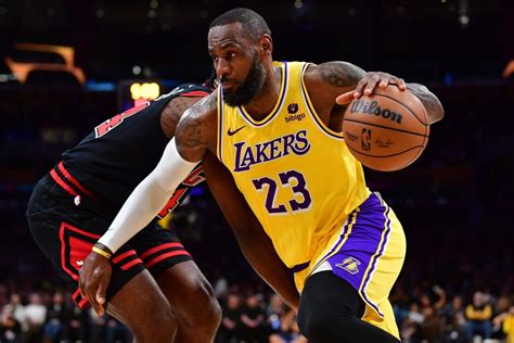 LeBron James' Spin Move Went Viral In Bulls-Lakers Game