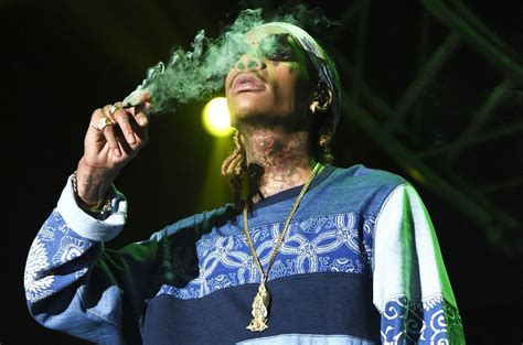 Wiz Khalifa Smoking Wallpapers - Top Free Wiz Khalifa Smoking Backgrounds - WallpaperAccess