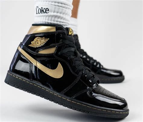 NIKE AIR JORDAN 1 HIGH OG BLACK METALLIC GOLDが11/30に国内発売予定