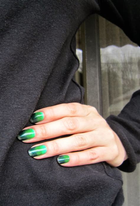 Concrete and Nail Polish: Green Gradient Nails