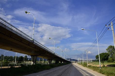 How to cross the border between Thailand and Myanmar at the Mae Sot/Myawaddy border - Land of Size