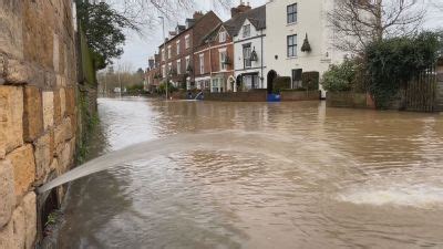 ‘There seems to be no stopping it’: Tewkesbury faces more flooding ...