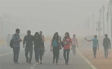 Delhi Smog: Air purifiers, masks flying off digital shelves | Zee Business