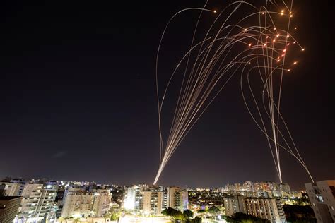 The Iron Dome air defense system working during night at Tel Aviv [2642*1762] : MilitaryPorn