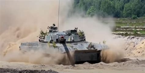 Військова допомога Польщі: Україна отримає 10 танків Leopard 2 та 60 одиниць польських PT-91 Twardy