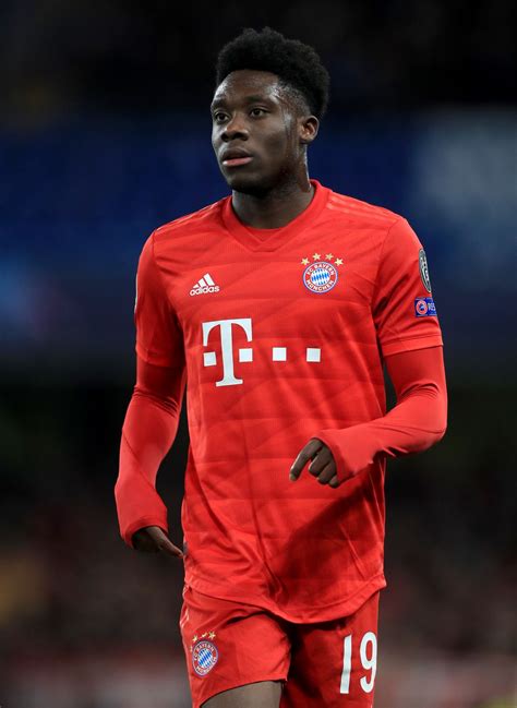 Alphonso Davies extends deal with Bayern Munich until 2025 | FourFourTwo