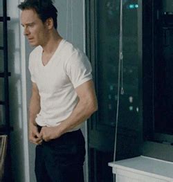 Michael Fassbender as Brandon Sullivan in "Shame" (2011) | Michael fassbender, Mr perfect, Michael