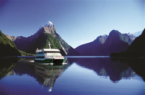 Vol depuis Queenstown & Croisière sur Milford Sound avec Jucy Cruise – Rêves de Nouvelle-Zélande