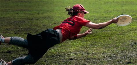 Brush Up Your Ultimate Frisbee Knowledge With These 10 Simple Rules - Playo