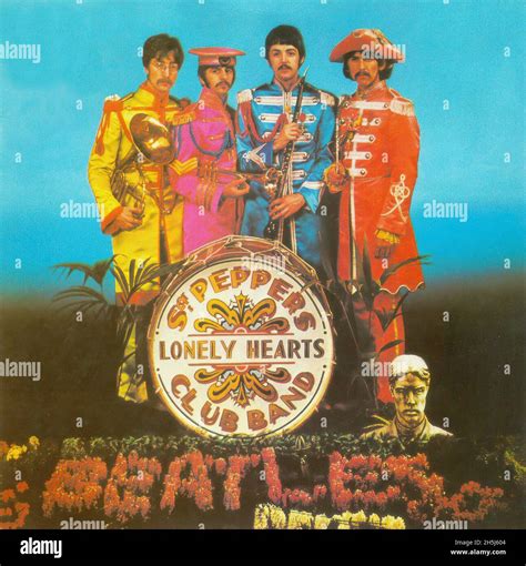 Arriba 76+ imagen sgt pepper lonely hearts club band logo - Abzlocal.mx