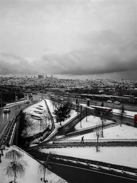 Cityscape in Black and White Photo · Free Stock Photo