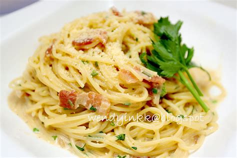 Table for 2.... or more: Spaghetti Carbonara