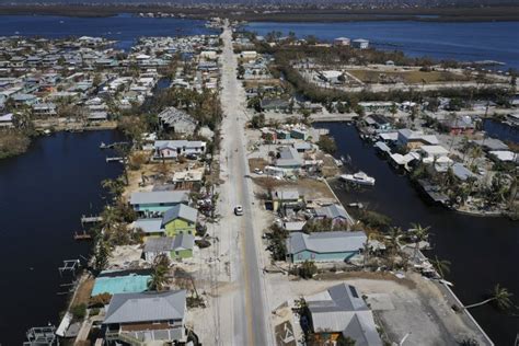 Watch: Florida Man Shown Escaping Pine Island as Hurricane Ian Neared Shore