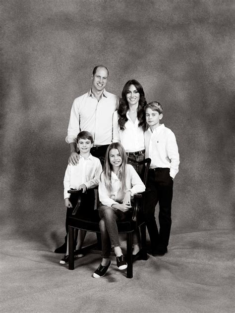 Prince William, Princess Kate share their family's Christmas card photo - ABC News