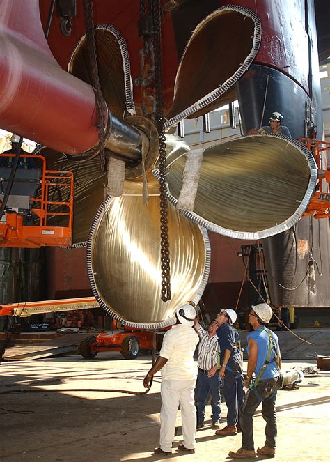 File:USS George Washington (CVN-73) propeller.jpg - Wikipedia