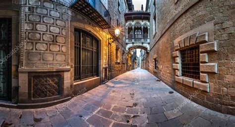 Barri Gothic Quarter and Bridge of Sighs in Barcelona, Catalonia ⬇ ...