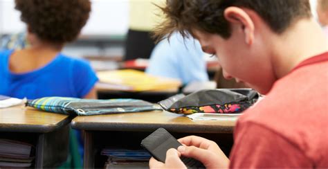 7 maneiras de usar o celular em sala de aula - Centro de Referências em Educação Integral