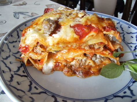 Lasagne al forno mit Gehacktes und Parmesan backen für Groß und Klein