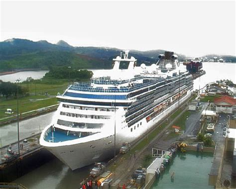 Ships in the Panama Canal: The Coral Princess Cruise Ship in the Panama ...