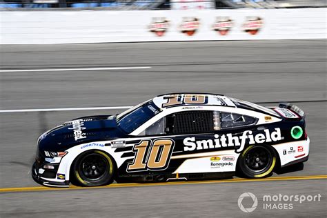 Aric Almirola puts NASCAR retirement on hold, will return for 2023