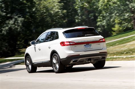 2016 Lincoln MKX Brings Stretched MKC Looks to Detroit