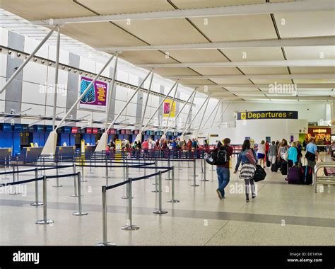 East midlands airport interior hi-res stock photography and images - Alamy