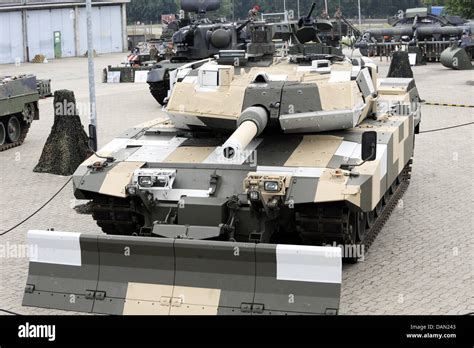 (dpa file) - A file picture dated 15 June 2009 of a Leopard PSO tank prototype presented as part ...