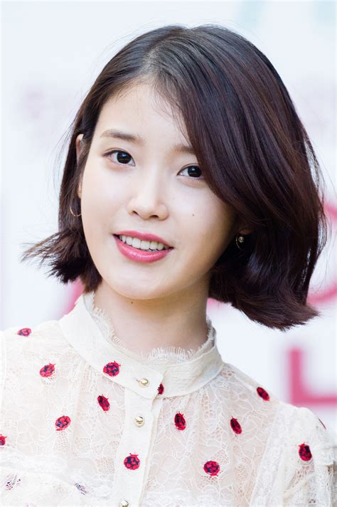 Singer IU, donation to celebrate the release of 5th album - Kbopping