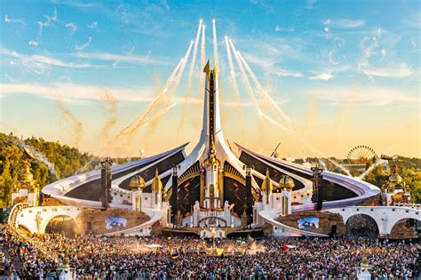 Dive Into the Details Behind Tomorrowland's Reflection of Love Stage | EDM Identity