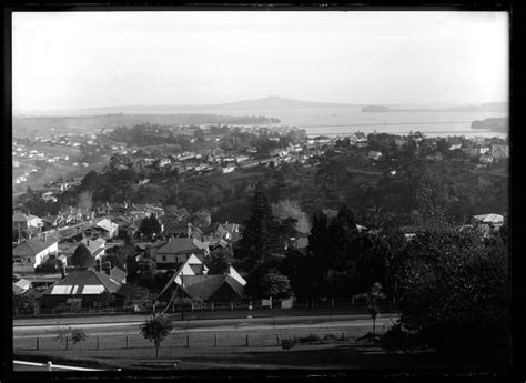 Remuera and Hobson Bay from Mount Hobson, 1927 | Record | DigitalNZ