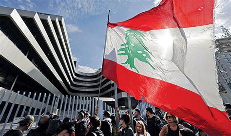 Job losses and pay cuts as Lebanon’s economy crumbles | Arab News