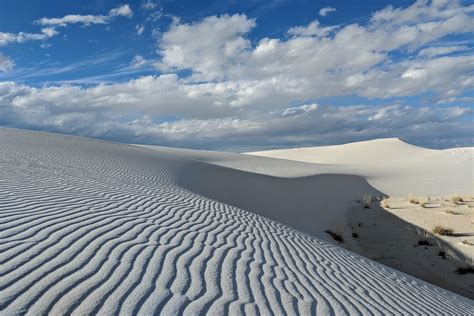 The windblown sand of White Sands National Monument [4032x2689] [OC] : r/EarthPorn