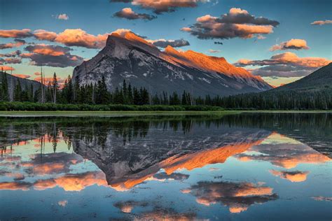 Mt Rundle Reflection by Scott Bennie on 500px | Lake sunset, Vermillion lakes, Lake