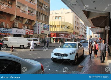 People on the Streets of Dubai, United Arab Emirates Editorial Photo - Image of islamitic, road ...