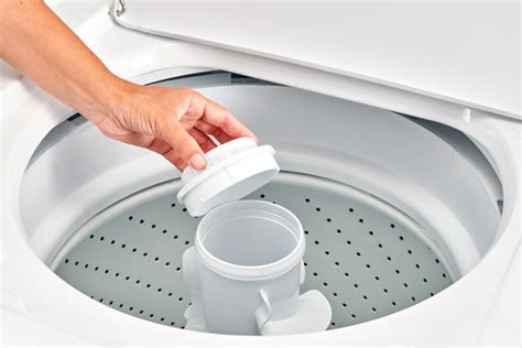 How to Remove the Agitator From a Washing Machine