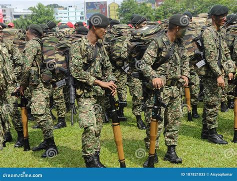 Malaysian Soldiers in Uniform and Fully Armed. Editorial Stock Photo ...