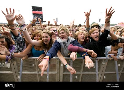 Crowd in front row screaming at a music concert Stock Photo - Alamy