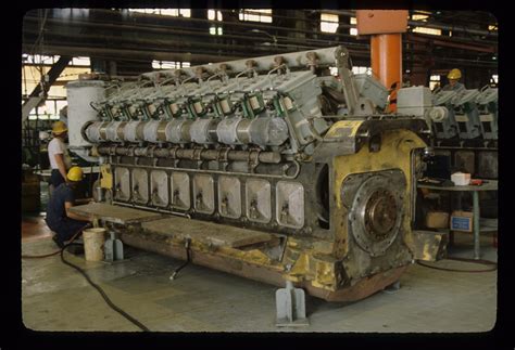 Interior ATSF Diesel Locomotive Shop; July 1982 | Descriptio… | Flickr