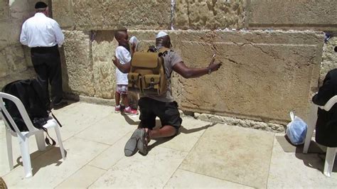 Pentecostal Christians pray at the Western Wall (Wailing Wall), Jerusalem, Israel - YouTube