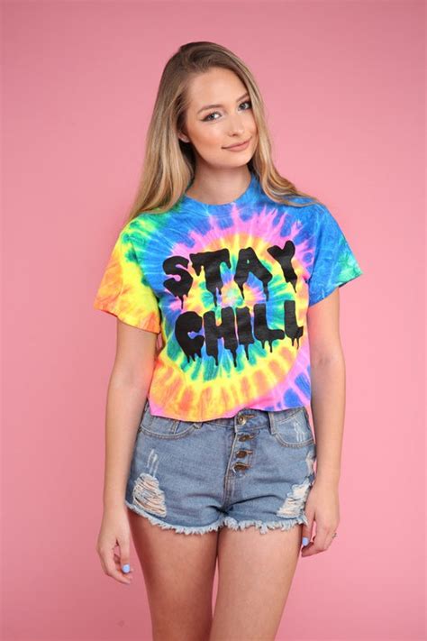 STAY CHILL Neon Rainbow Tie-Dye Graphic Unisex Crop Top – Era of Artists