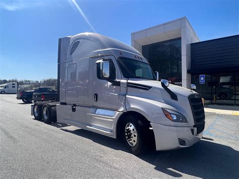 2020 FREIGHTLINER CASCADIA 126 - Vanguard Truck Centers