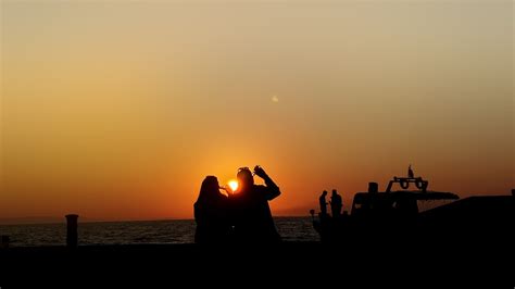 People Silhouette and the Sunset 22522853 Stock Video at Vecteezy